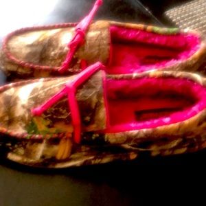 A Great Mother’s Day Gift!!Realtree slipper women size L 8-9